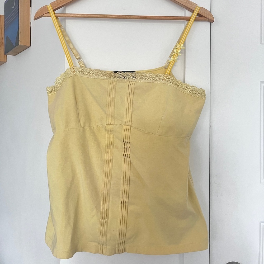 Butter yellow cami top with lavender trim and bows 95% cotton